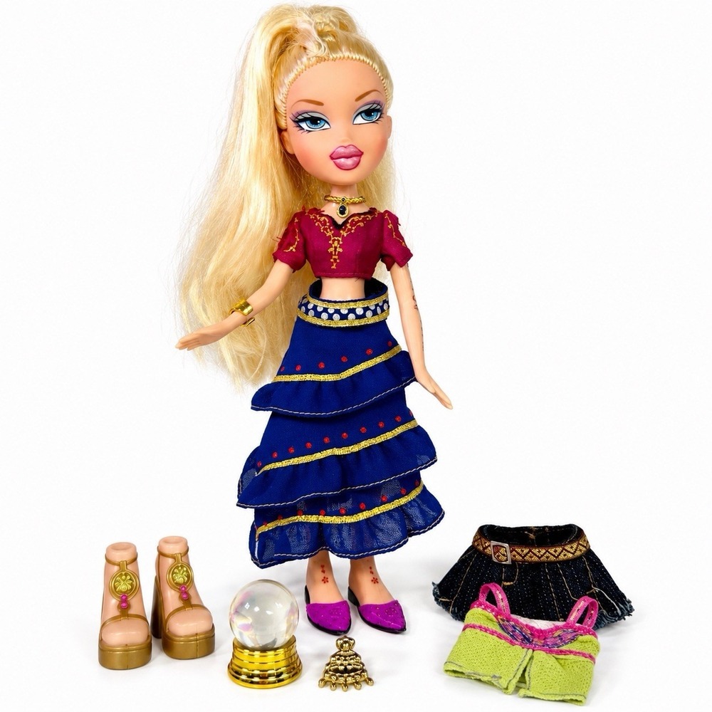 Bratz Genie Magic Cloe Doll 2006 V2 MGA 2 Outfits Shoes Crystal Ball Accessories